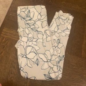 Joylab floral legging. Great condition